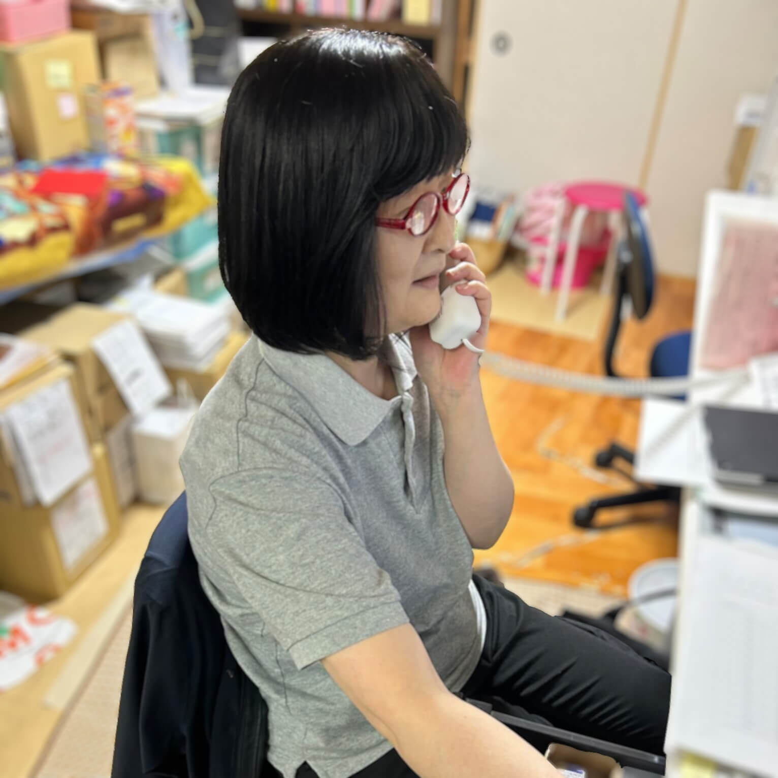 スタッフが仕事している様子