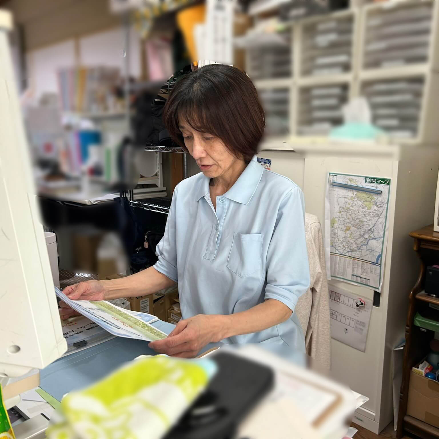 スタッフが仕事している様子