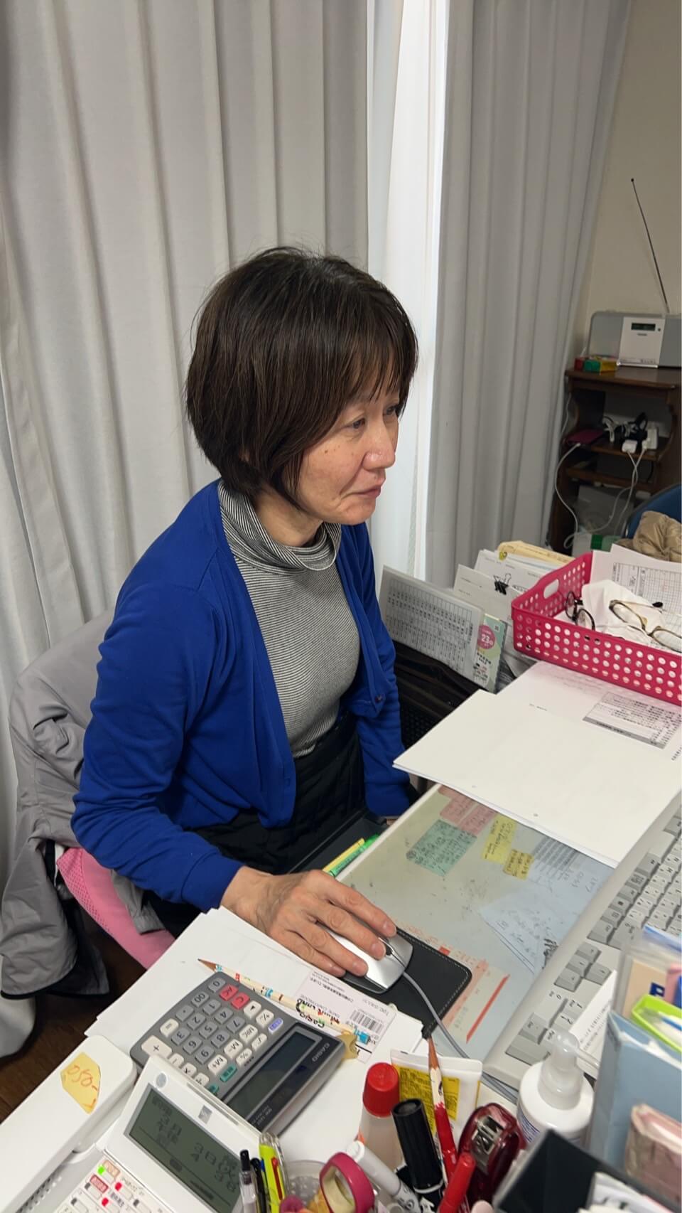 スタッフが仕事している様子